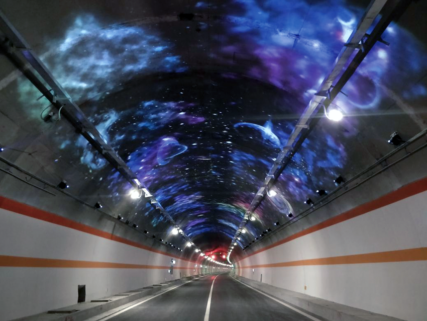新疆G575高速/东天山隧道